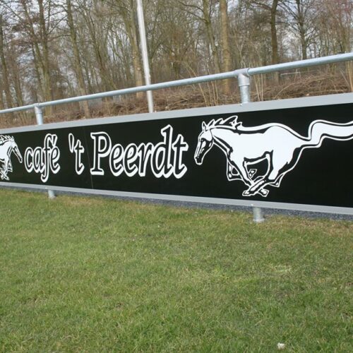 Reclamebordprofielen Pro 41 Reclamebord ophangprofielen, sponsorbord ophangsysteem PRO. Zeer eenvoudig borden wisselen en zeer duurzaam.